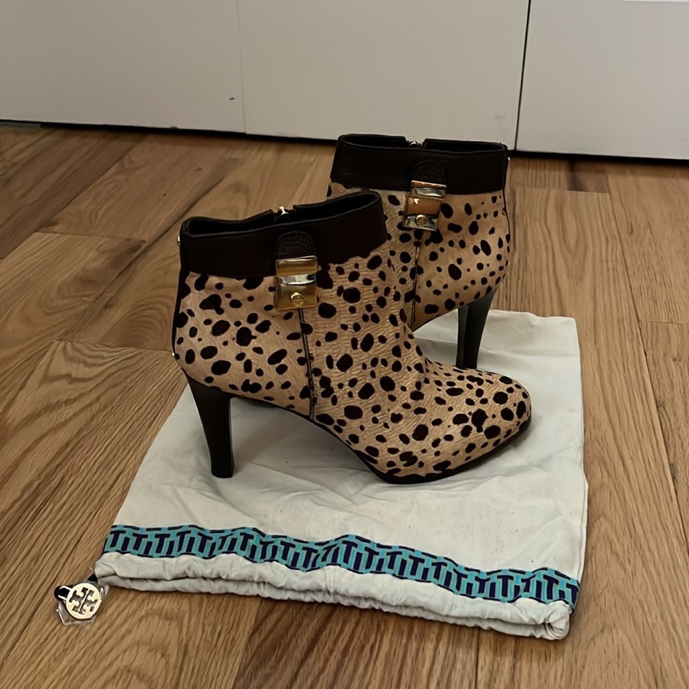 New Tory Burch Calf hair cheetah print Priscilla Boots, size 9 - Picture 3 of 16